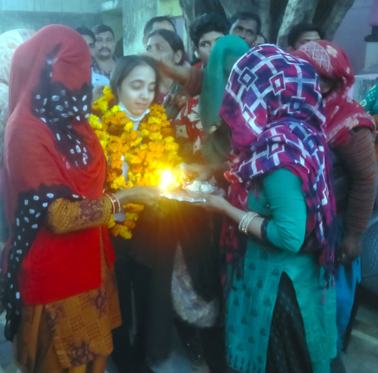 Anjali returned from Ukraine, mother performed aarti