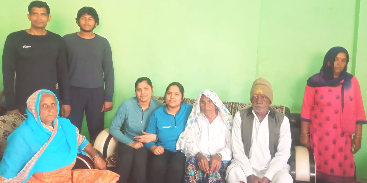 Sisters separated at Romania border met in Delhi, waited 12 hours at Delhi airport to meet younger sister to elder sister