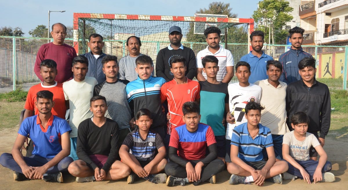 Divisional handball team selection