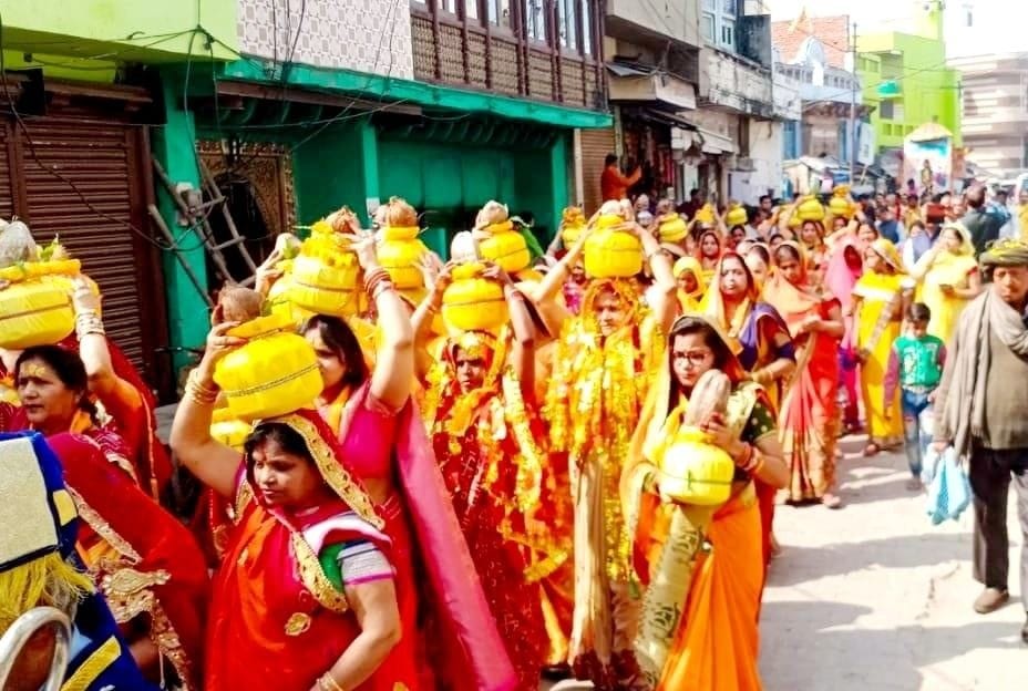 Hathras: Kalash Yatra taken out with bandwagon