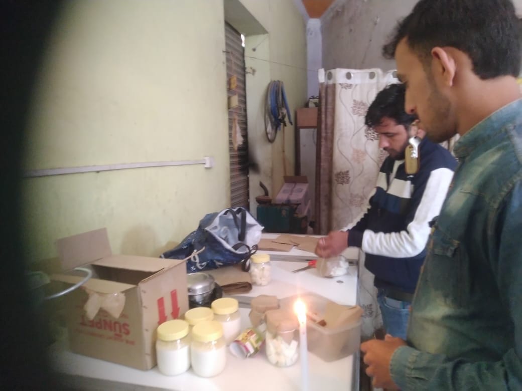 Chief Minister's flying squad samples milk, ghee and cream from four dairies, Kurukshetra