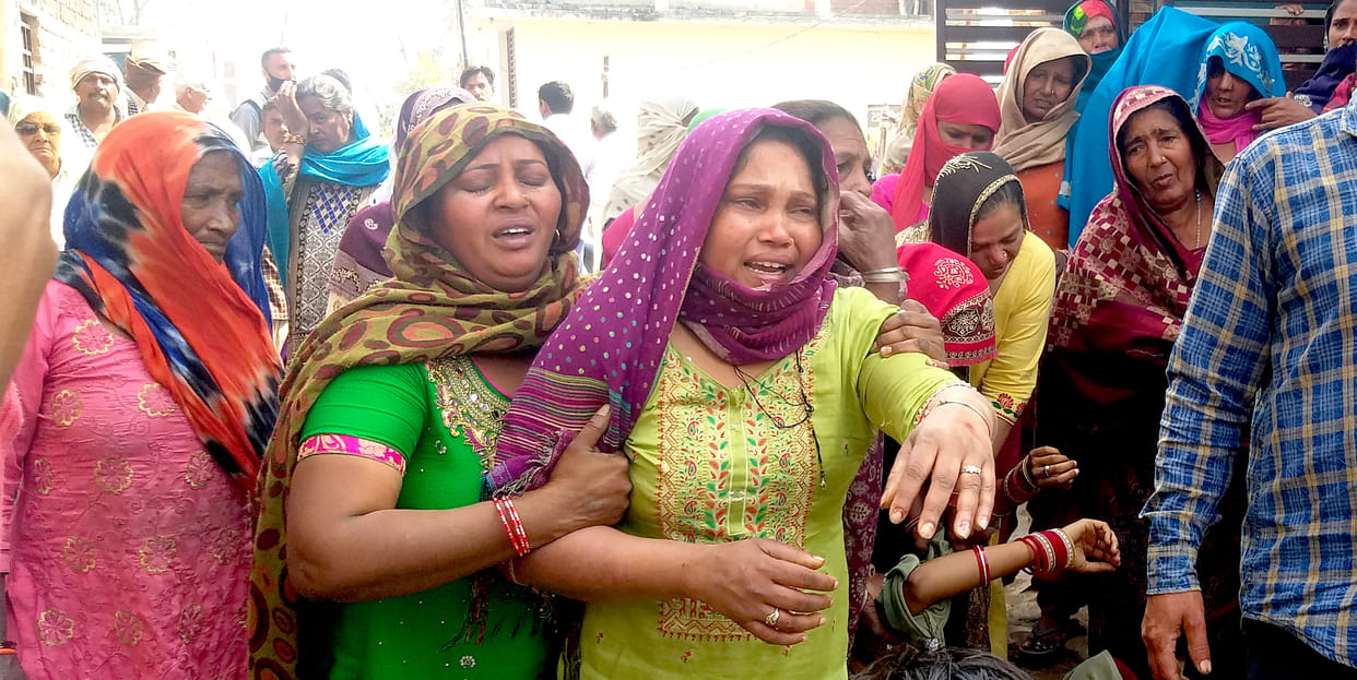 If the hand of the daughter was not handed over, the neighbor threw the father's body in the canal by strangulation