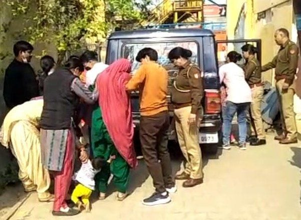 Two women and a young woman tried to commit suicide at the CO office