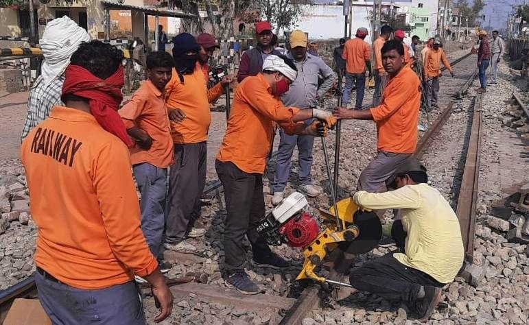 Hathras: The gate remained closed for several hours due to repairs on the railway track.