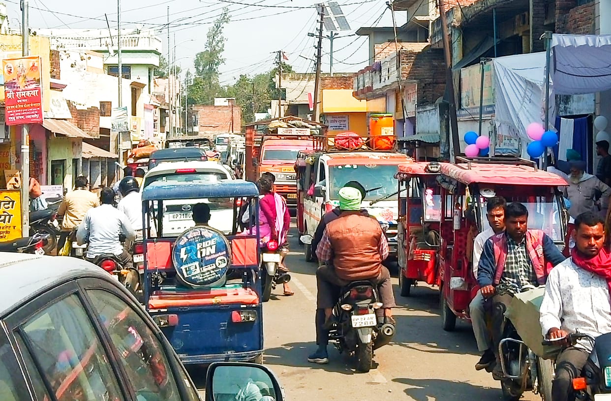 Jam in main market of Khutar