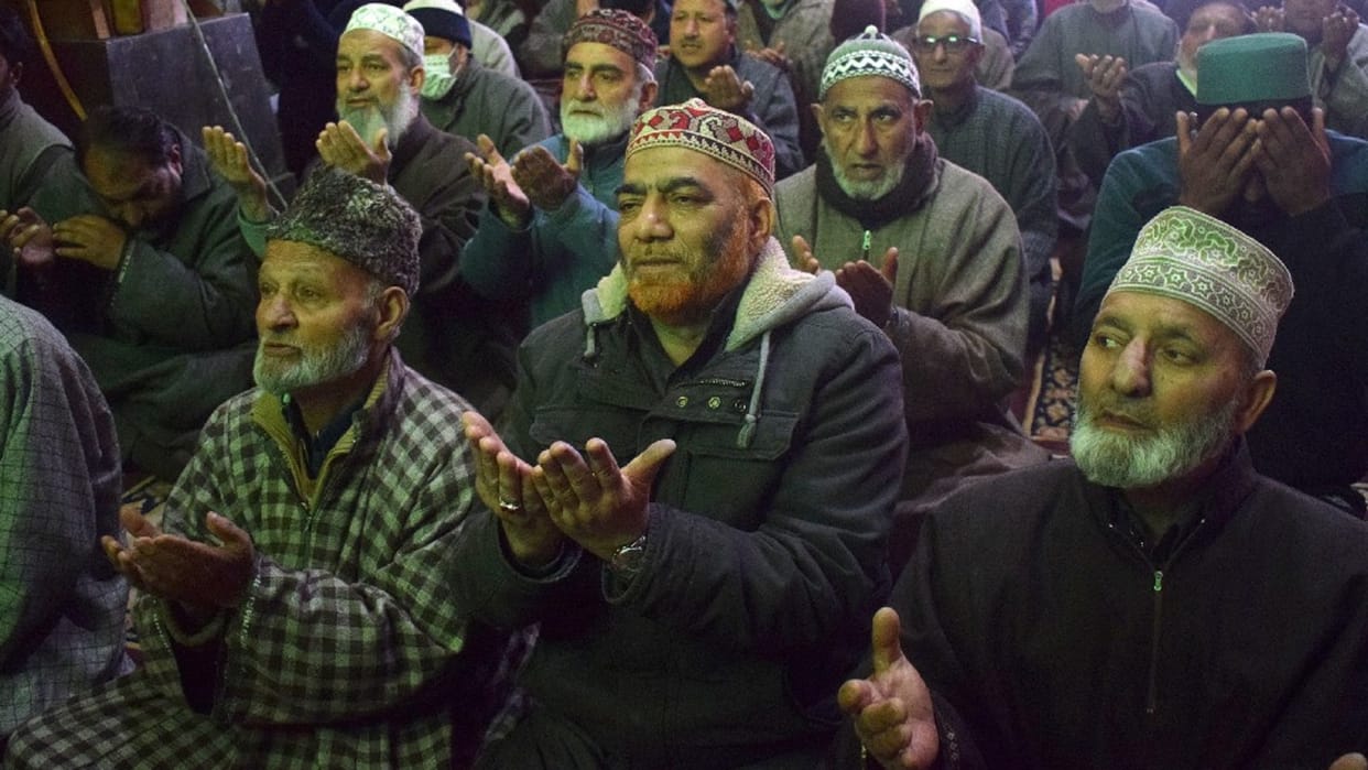 Srinagar: Jamia Masjid opened after 30 weeks, 3000 people offered Friday prayers