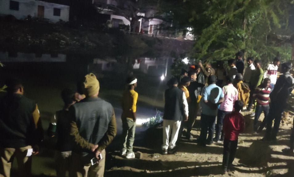 The gardener who came to attend the wedding drowned in the canal