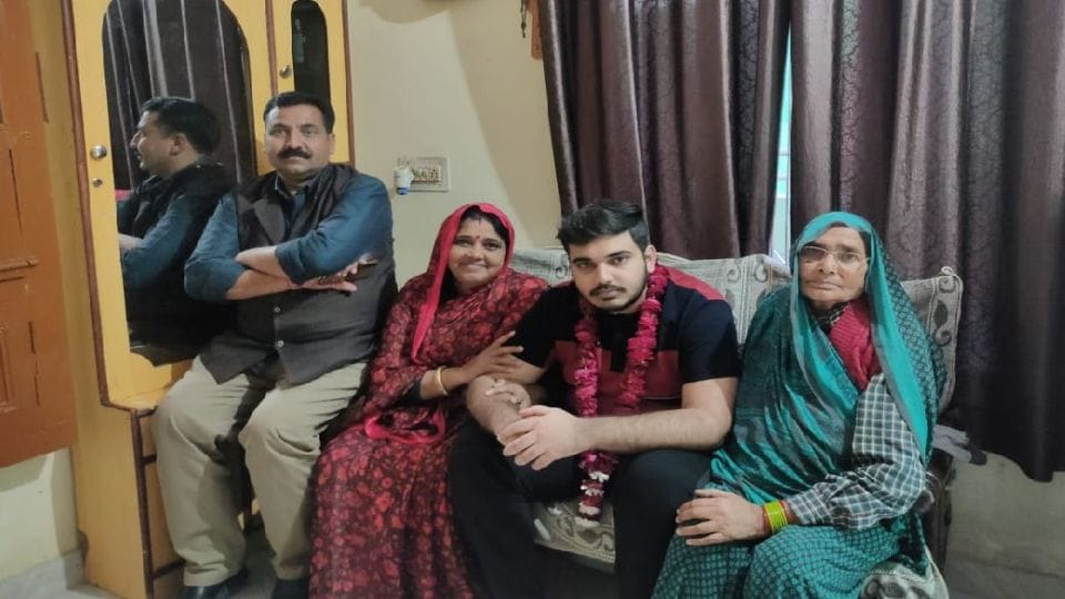 28 medical students of Agra returned from Ukraine