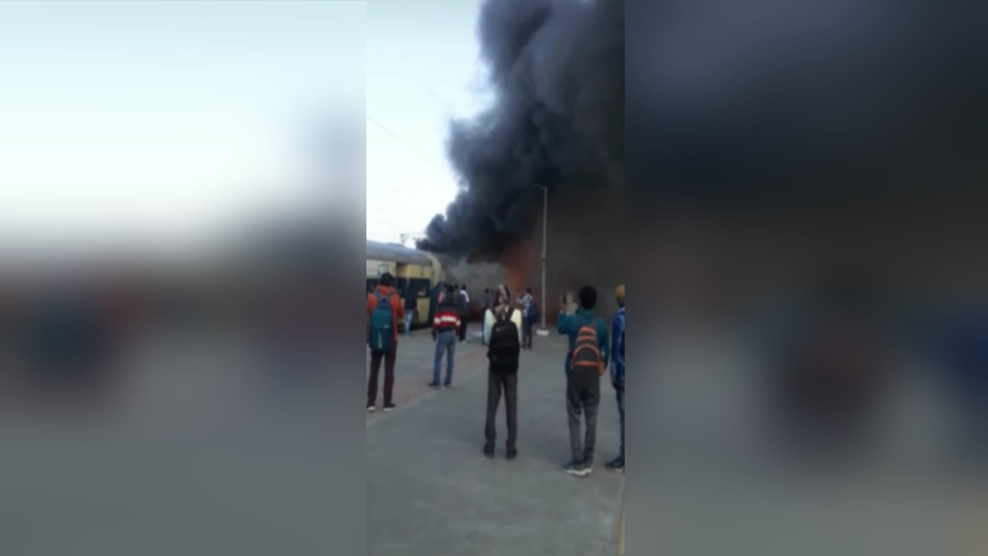 Meerut News: fire set in Saharanpur delhi-passenger train see photos