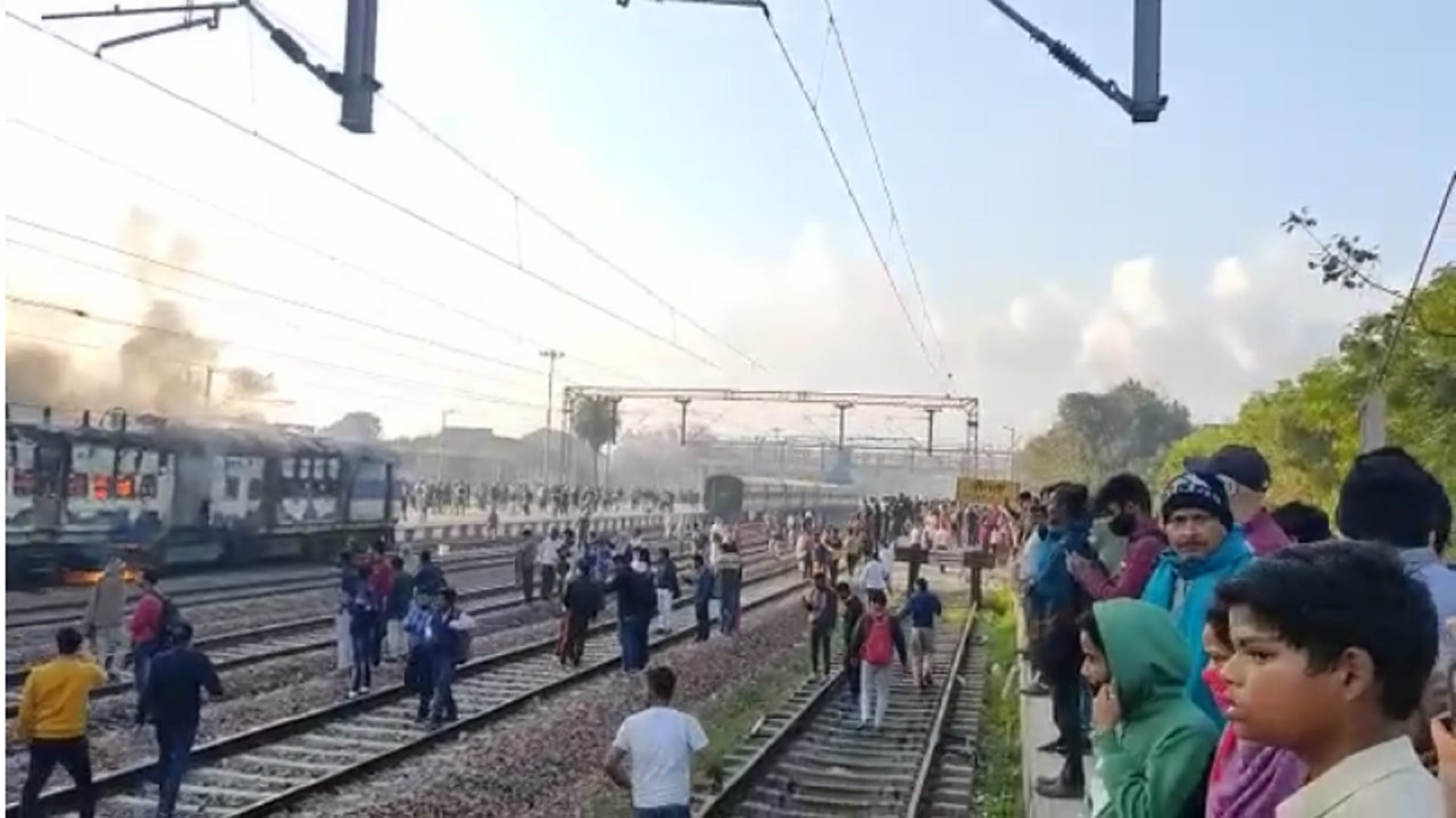 UP News: Two coaches of the train were burnt to ashes at Daurala railway station in Meerut see photos