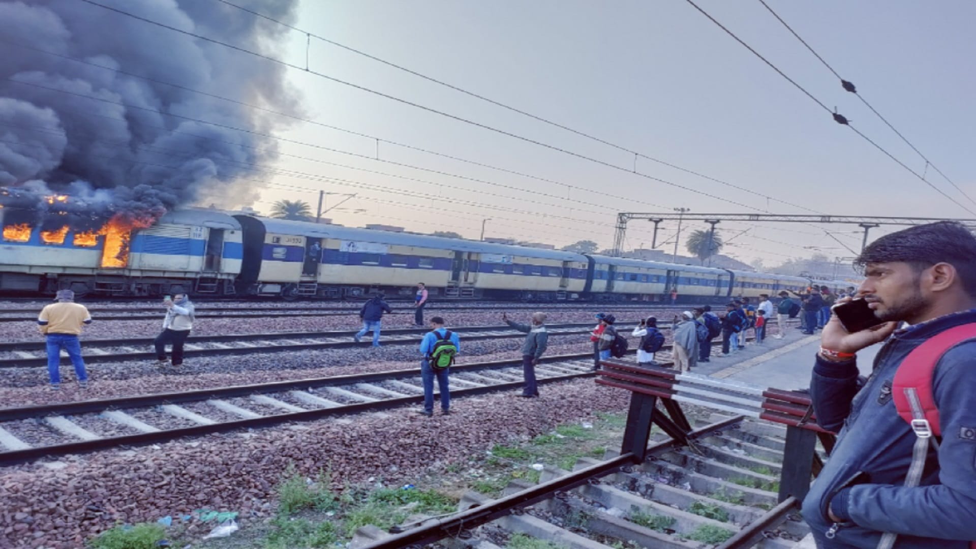Meerut News: fire set was in Saharanpur Delhi passenger train after blast on Daurala Railway Station