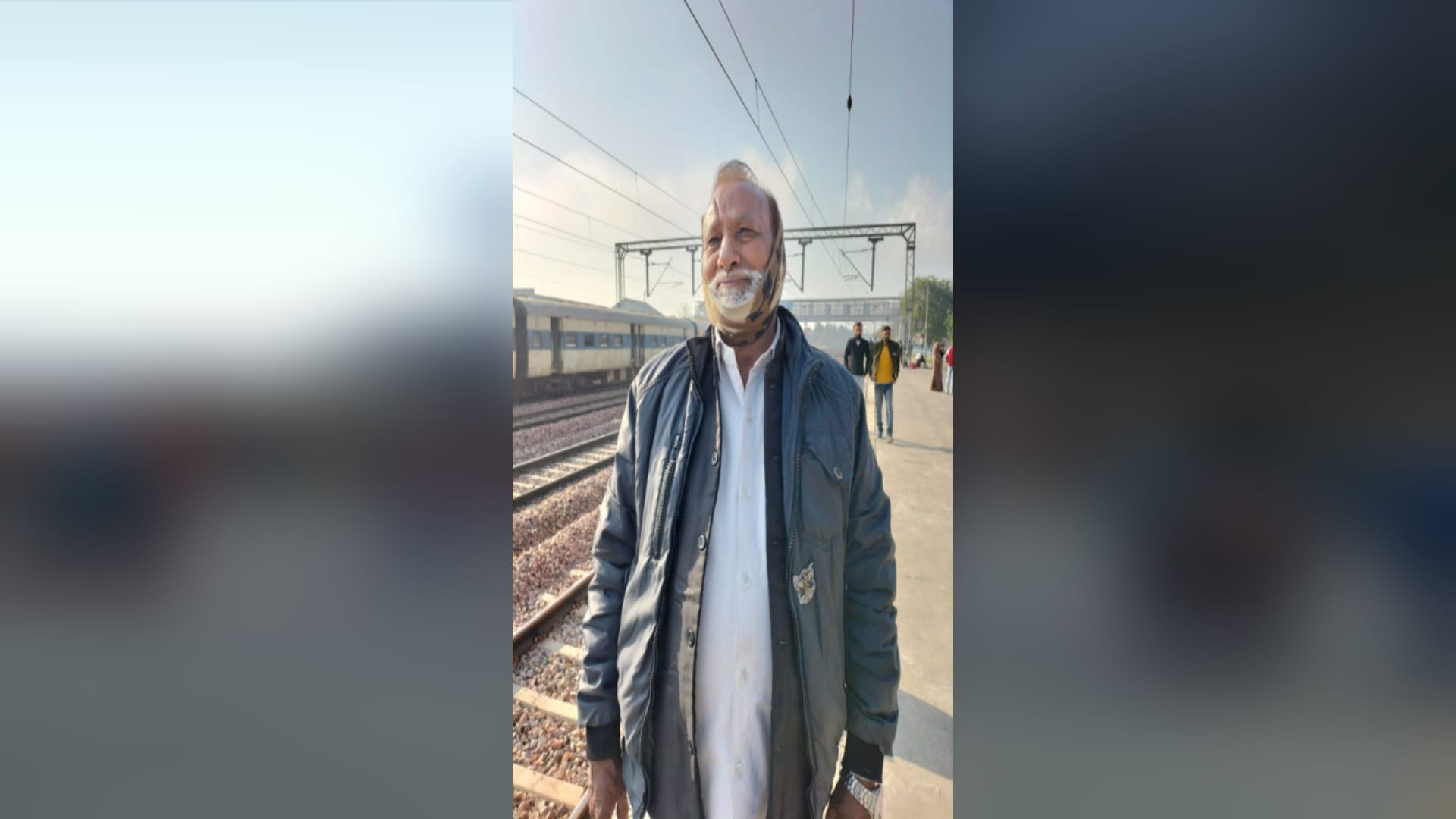 Fire breaks out in two coaches of Delhi Saharanpur passenger train in Daurala Railway station of Meerut passengers have told full panic story