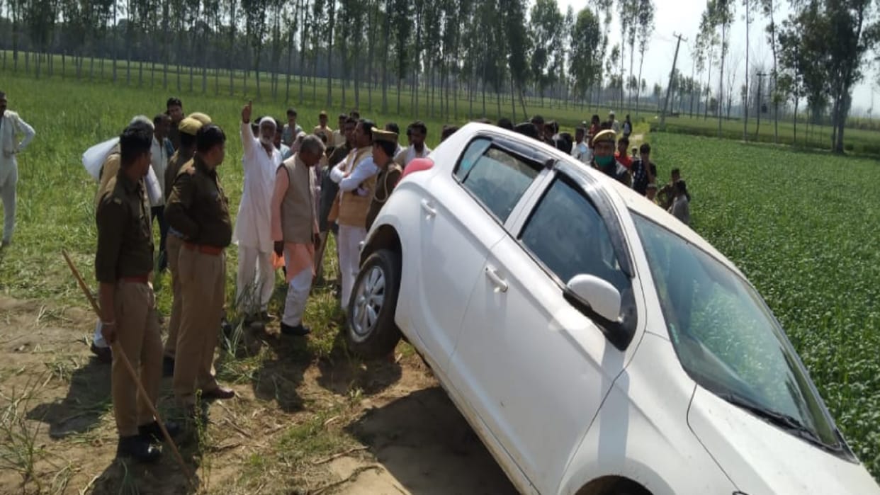 UP News: daroga farmer injured in car accident in Saharanpur during police raid