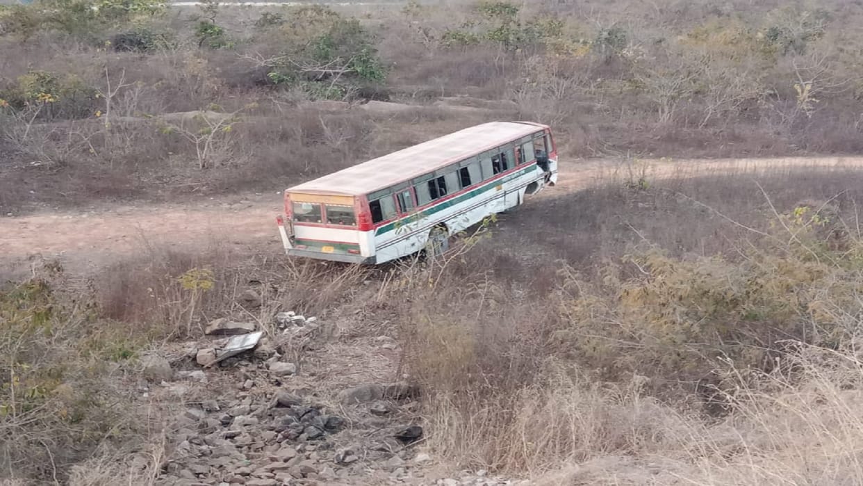 Road Accident In Sonbhadra Bus full of CISF personnel overturns on Varanasi-Shaktinagar highway