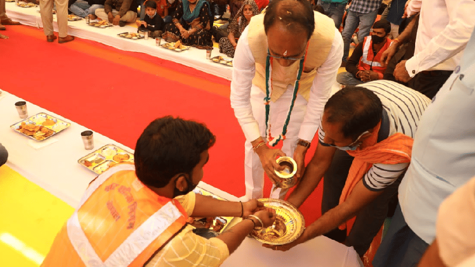 Shivraj Announces return Gift to sanitation workers in MP, Will get 150 Risk Allowance per month