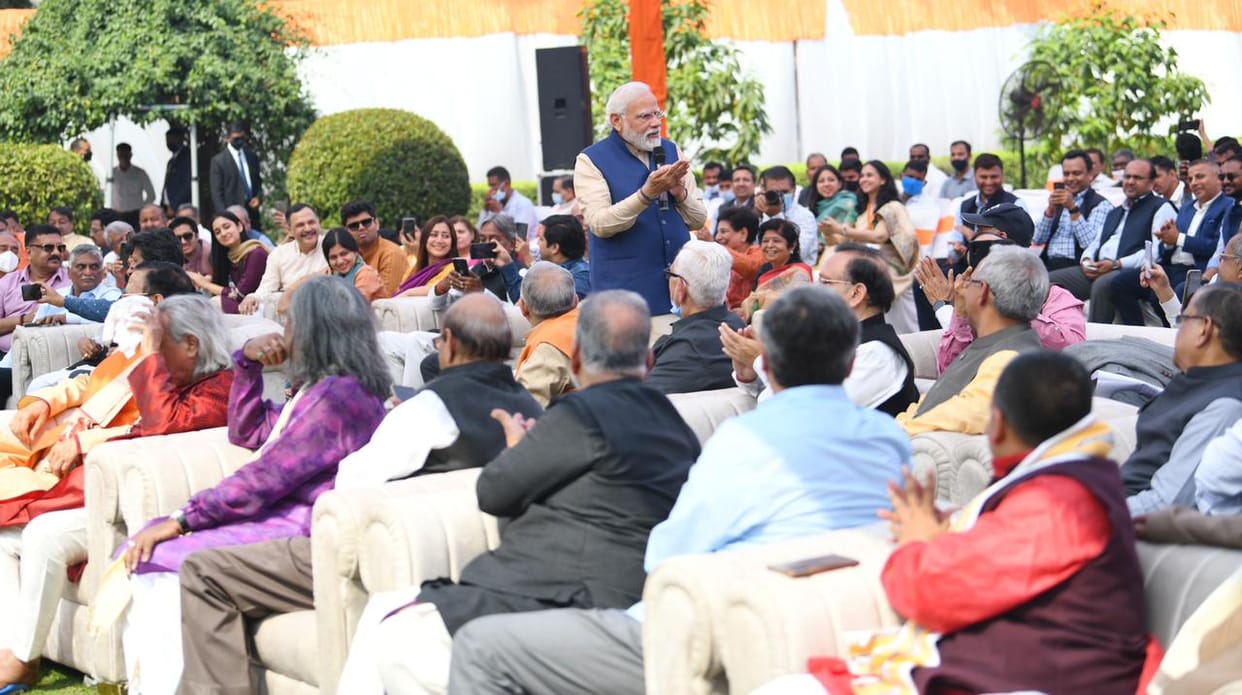 UP assembly election 2022 PM Modi spoke to famous intellectual of varanasi before rally said Continuity of government is necessary for development