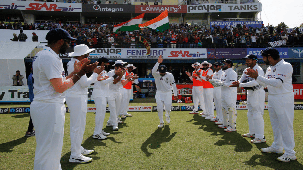 Virat Kohli receive guard of honour for his 100th test on 2nd day of 1st test against sril anka in mohali