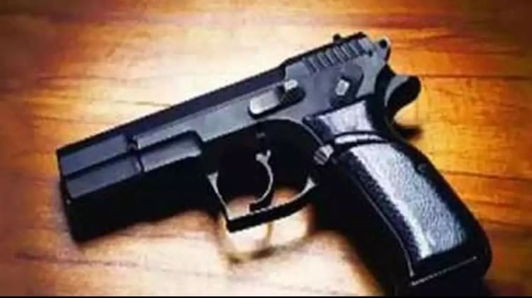 UP: थमा ऑपरेशन तमंचा तो गरजने लगे अवैध असलहे, फोटो वायरल और हत्या तक में बरामद हुए हथियार; यहां से आते हैं...