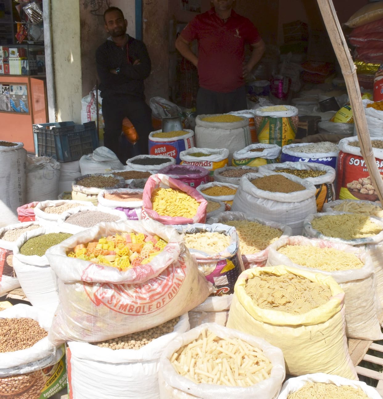fathepur news,The color of inflation rose on Holi...