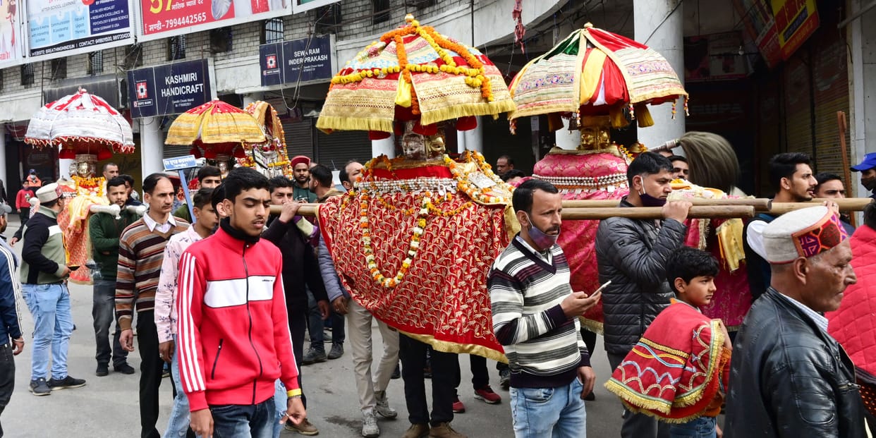 Devotees gathered in Tarna to have darshan of Badadev Kamrunag