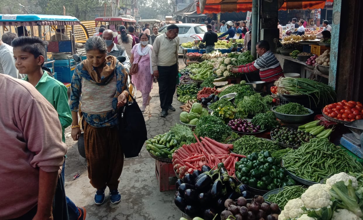 People struggling with jam on foot track