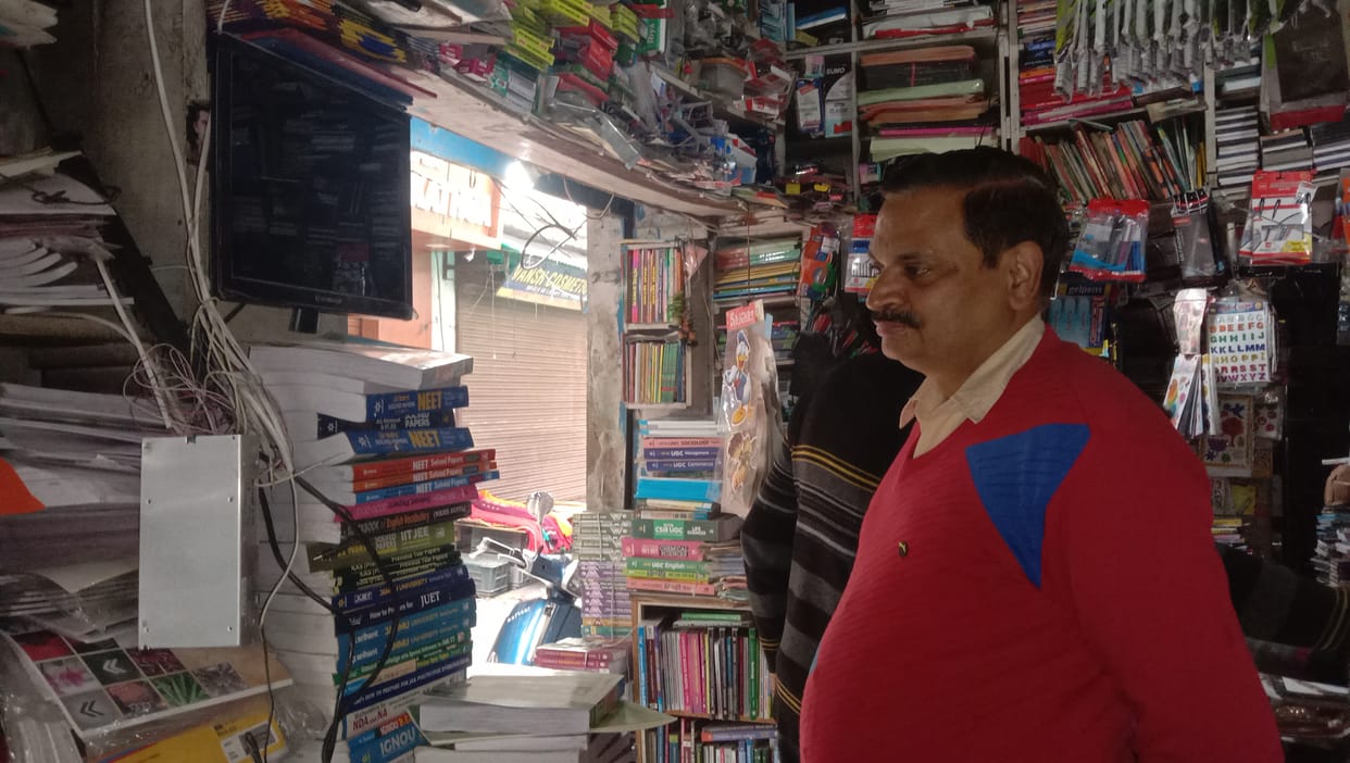 Theft took place in two shops in the same night, people raised the demand to increase police patrol