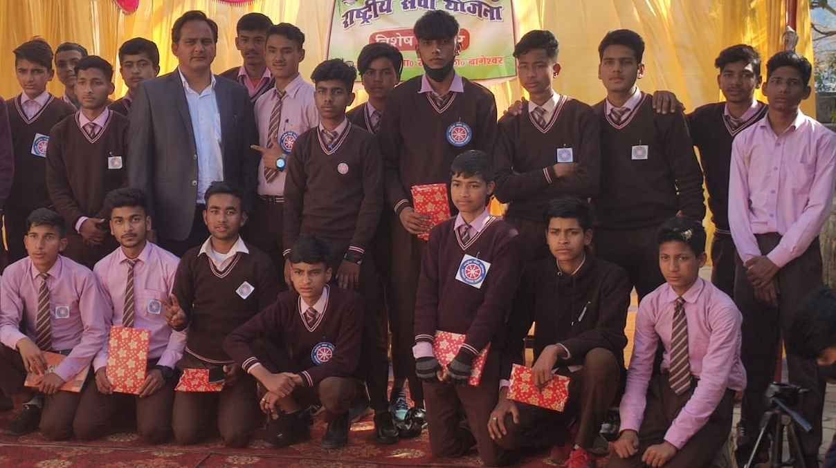 Ayan Wins Best Group Leader Prize
