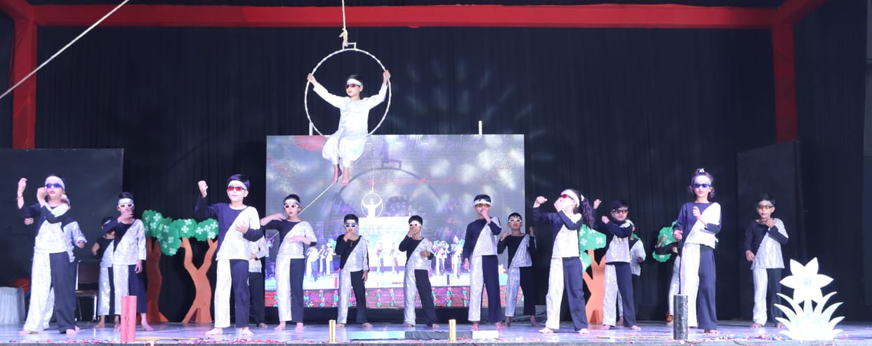 Children's performance mesmerized the audience