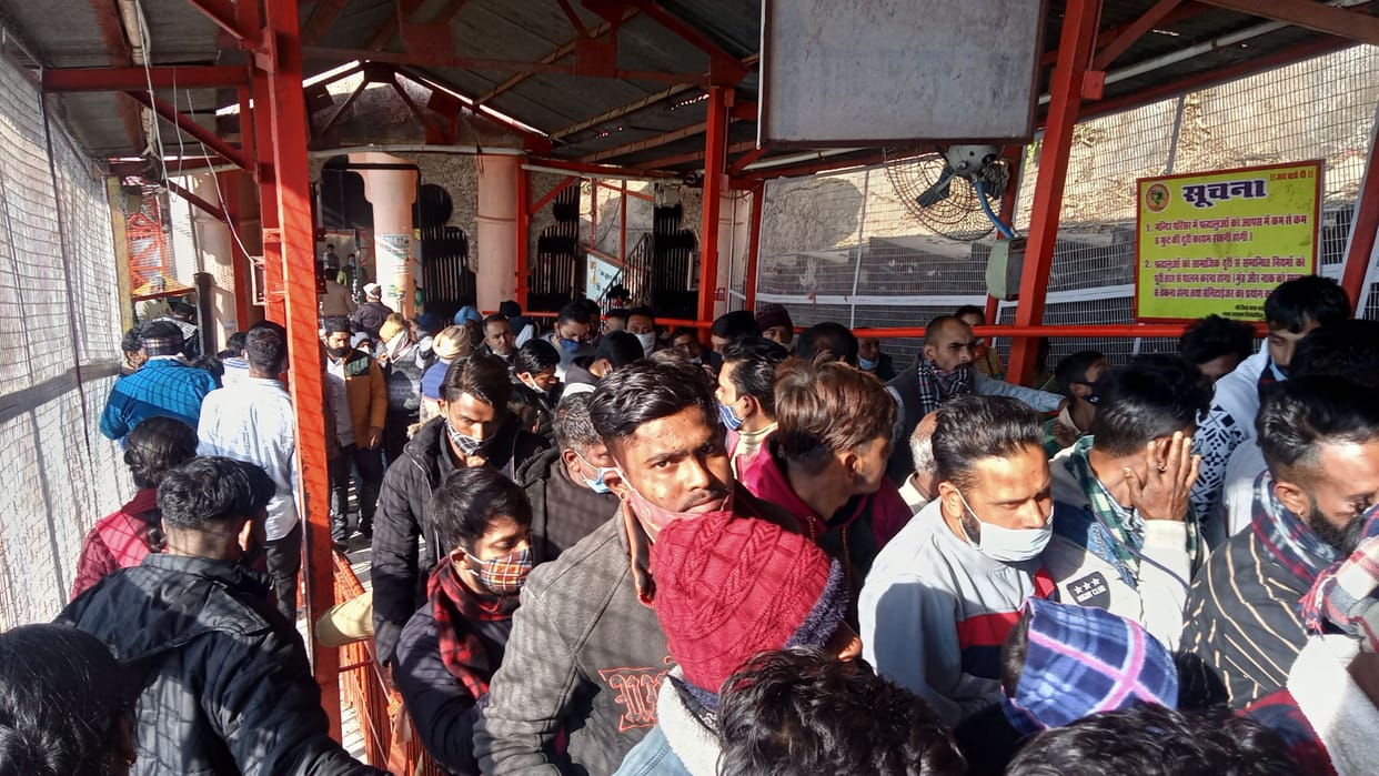 Ten thousand devotees bowed before Baba's court