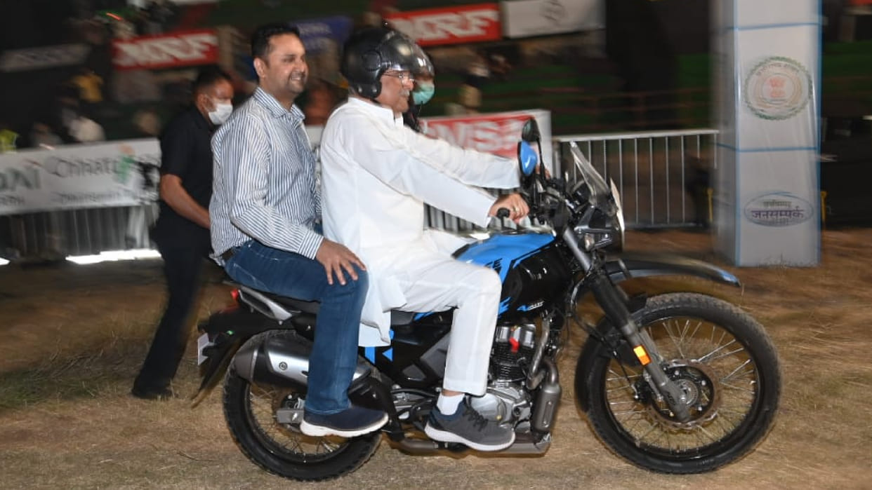 Chhattisgarh Chief Minister Bhupesh Baghel participated in the Supercross bike racing event in Raipur