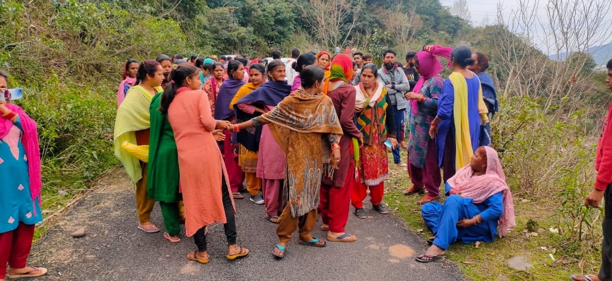 Administration and villagers face to face regarding waste management plan, situation tense
