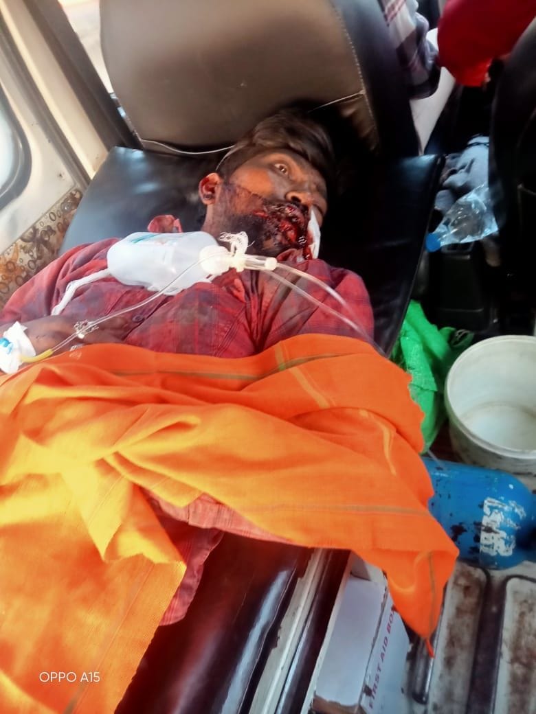 Bus collided with a truck laden with sariya on the highway, 15 passengers injured
