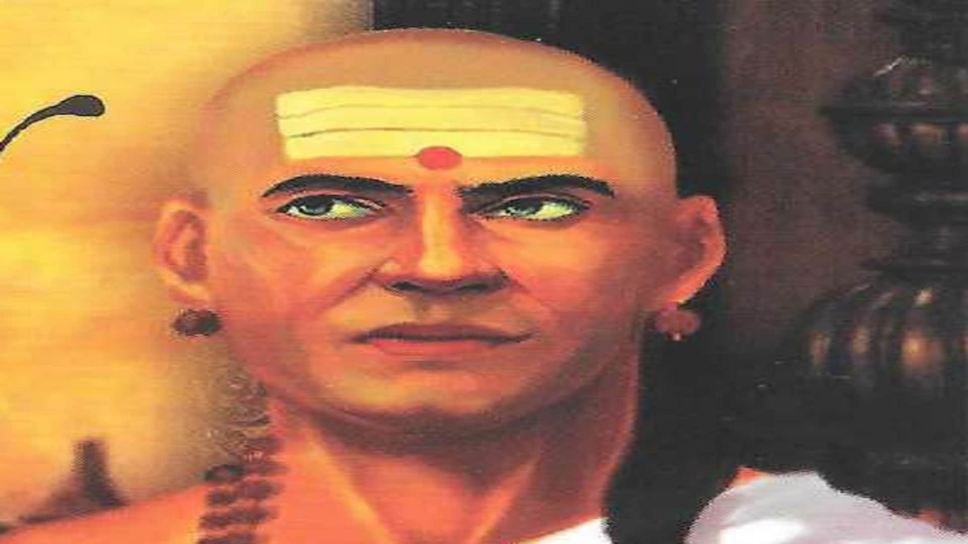 Chanakya Niti quotes in hindi A person should never settle his house in these places it causes big problems in