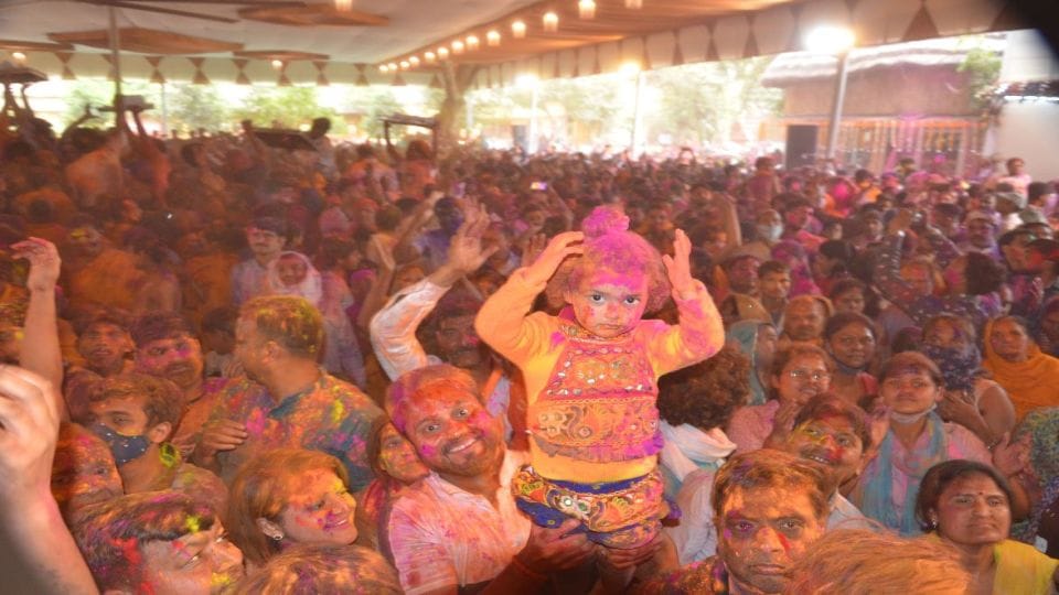 holi 2022 holi played with flowers and laddu in ramanreti ashram in mathura
