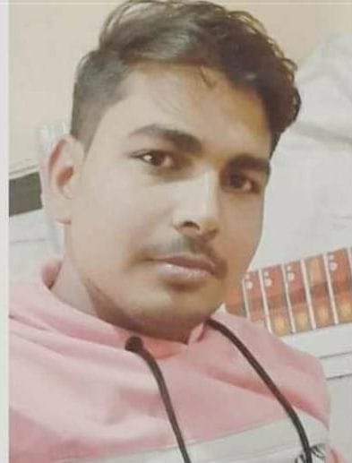 Kanpur Dehat: The body of a young man who came out of the house to bring vegetables was found on the railway track.