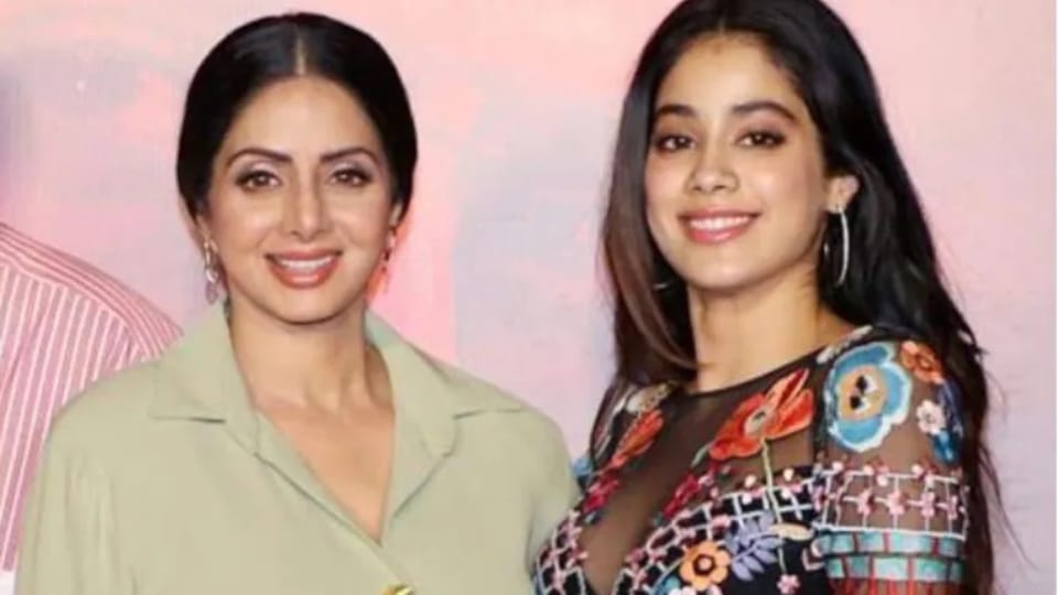 Mother's Day 2022 Janhvi Kapoor shares old picture with mother Sridevi and writes emotional note