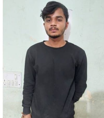 Ujjain: The student shared a photo with a pistol on Instagram, on being asked, she did this to impress her friends
