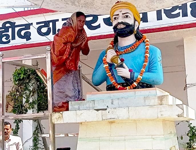 fathepur news,With soil in hand...,dariyav chand