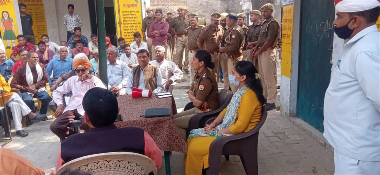 Hathras: SDM, CO and in-charge inspector appealed to maintain peace