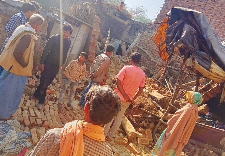 fathepur news,Home collapsed while cooking, mother and daughter buried