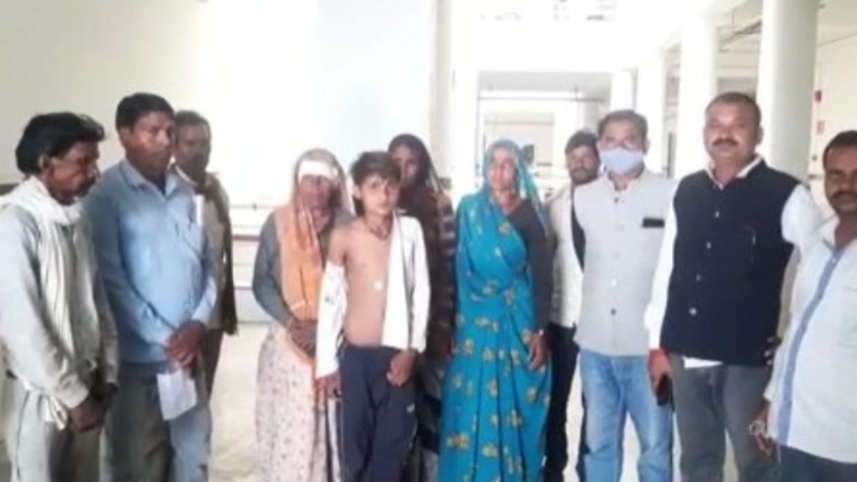 In Chhatarpur, women and minors were attacked with sharp weapons on the matter of animals entering the farm, the old man's ear was cut off