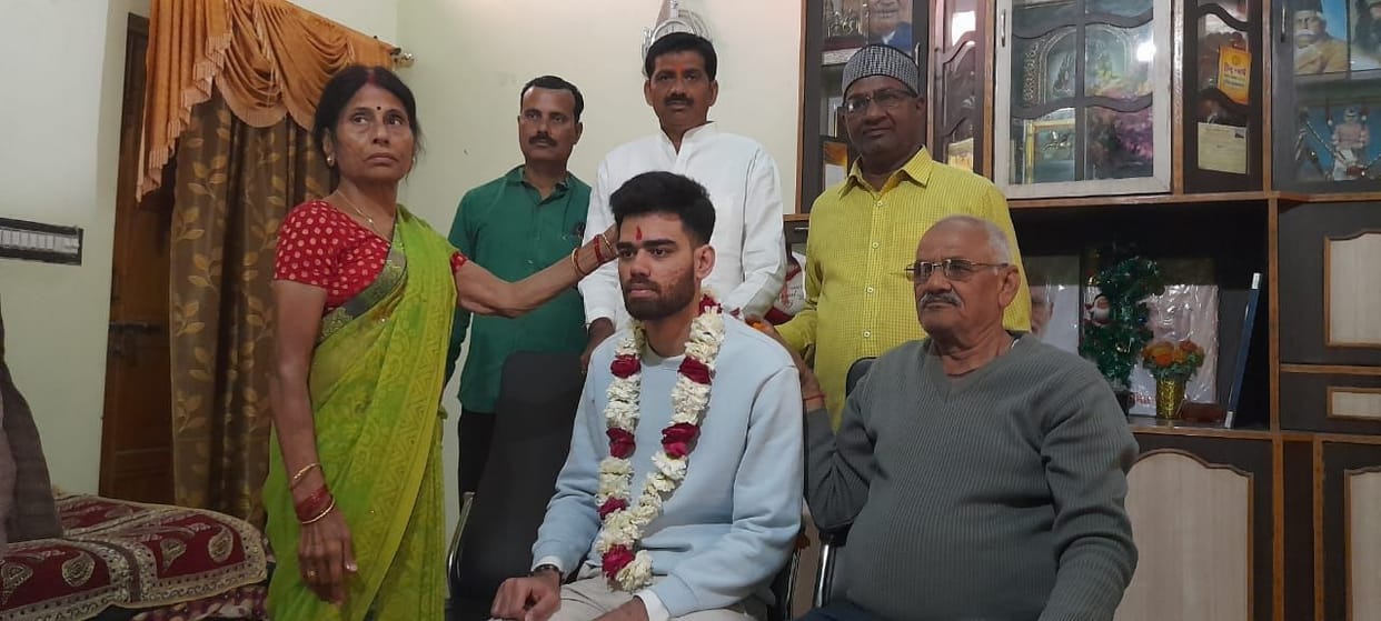 home,student,orai,man,india