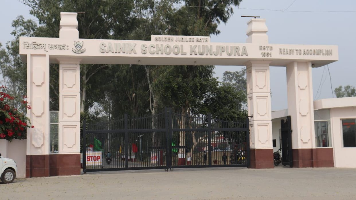 Lucknow News : Proposed Sainik Schools in every division will fill the dreams of the youth of UP