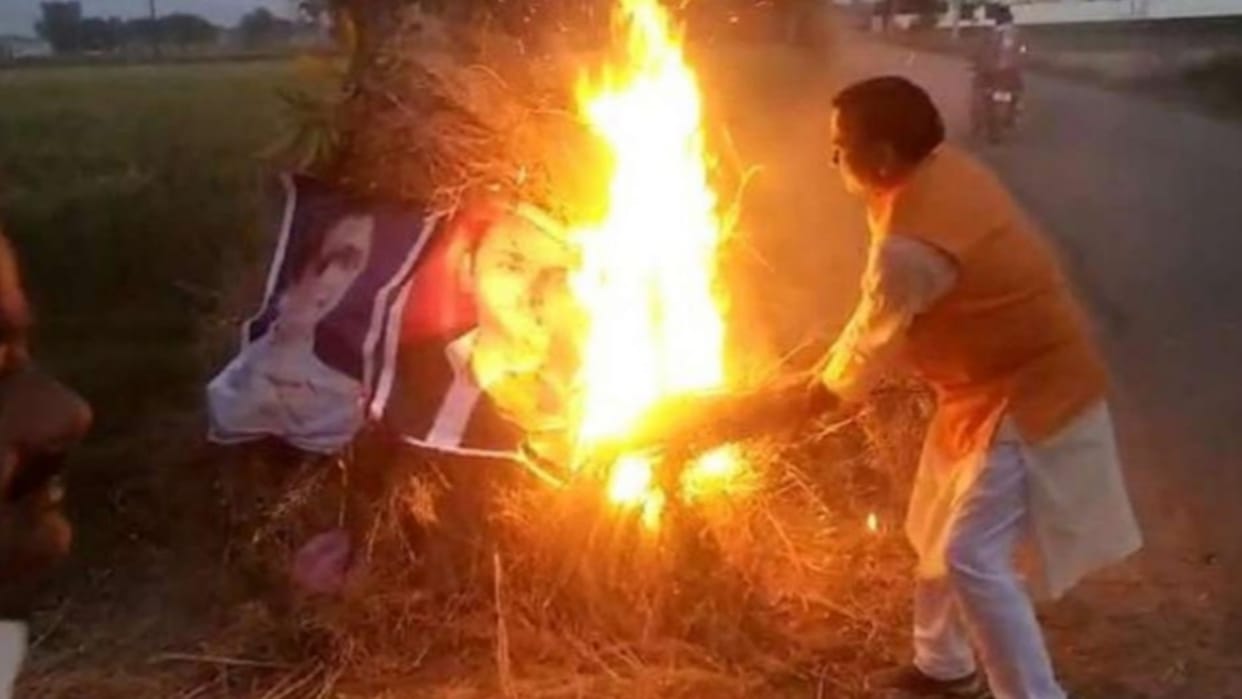 Holi 2022 Holika Dahan will be held at 3200 places in Agra police alert 