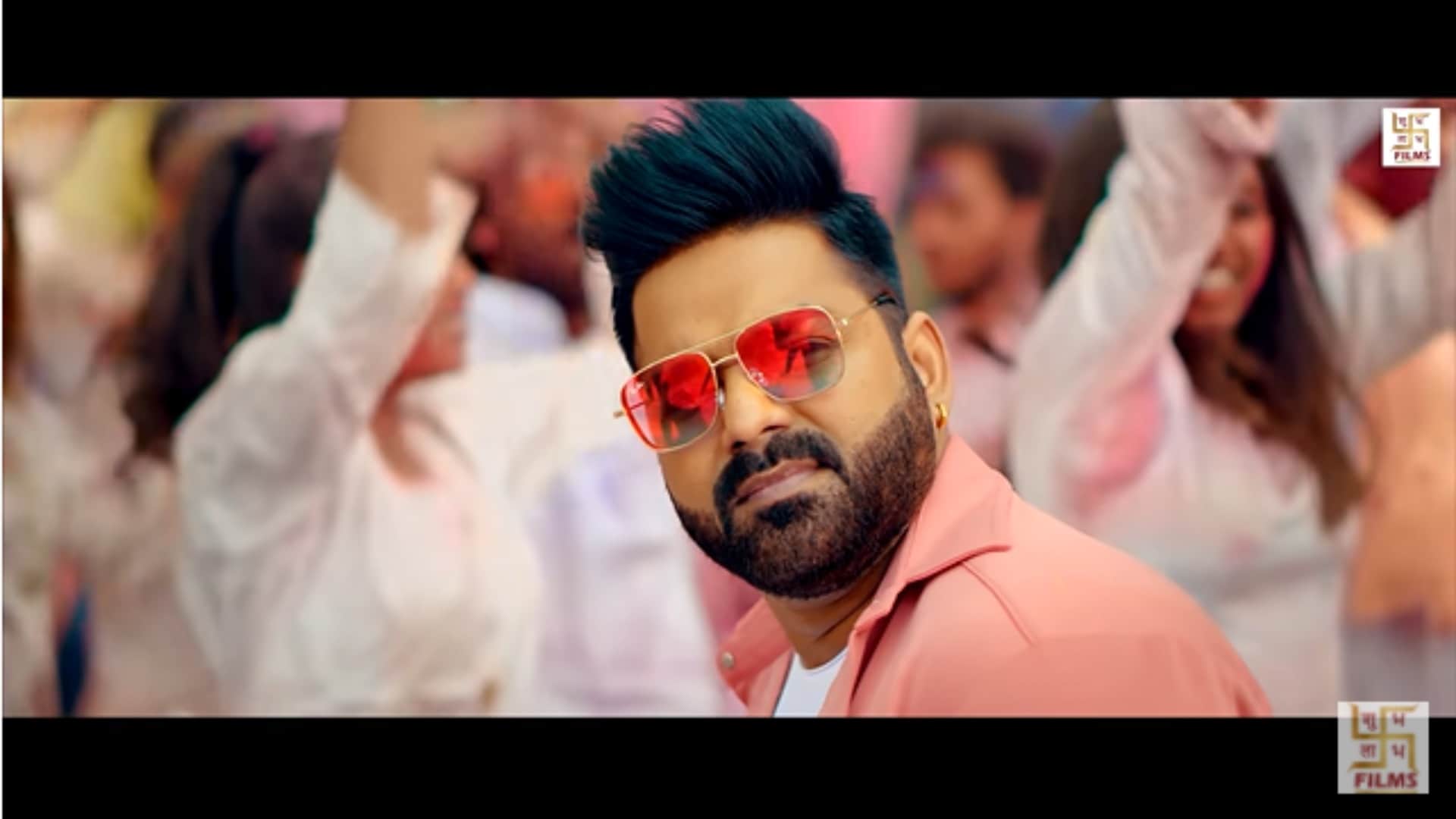 Bhojpuri: Pawan Singh new bhojpuri holi song White White Lehenga released was seen playing Holi with Smriti Sinha