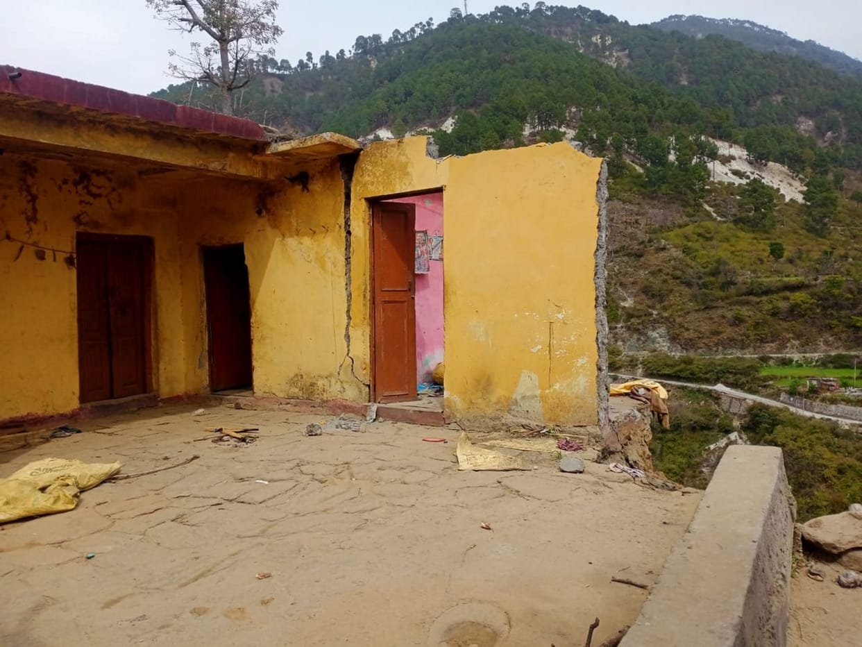 Landslide in Uttarakhand: House collapsed in Jhalimath Rudraprayag, people ran to save their lives after seeing the danger