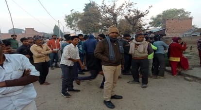 tiger attacks two people in village Nagla Samal of Etah Sheetalpur block area
