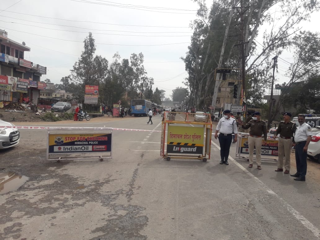 Traffic remaind closed on Pinjore-Nalagarh NH due to tree felling and fourlane work