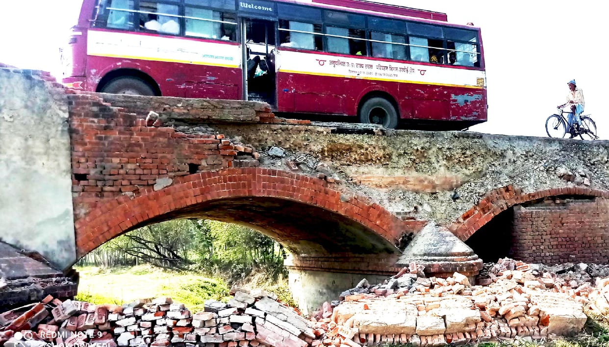 Bajhera culvert wall collapsed, traffic became dangerous