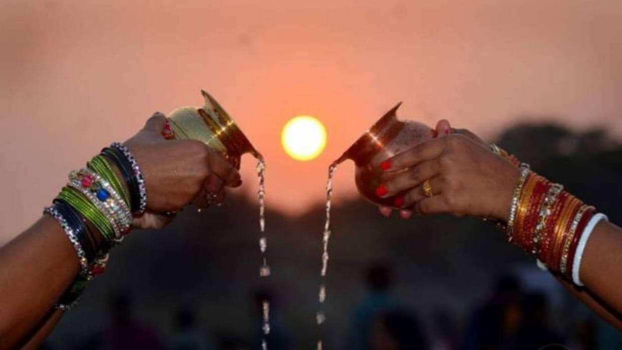 Surya Arghya Vidhi right way to Arghya to Sun Surya Ko Jal Dene Ka sahi Tarika In Hindi